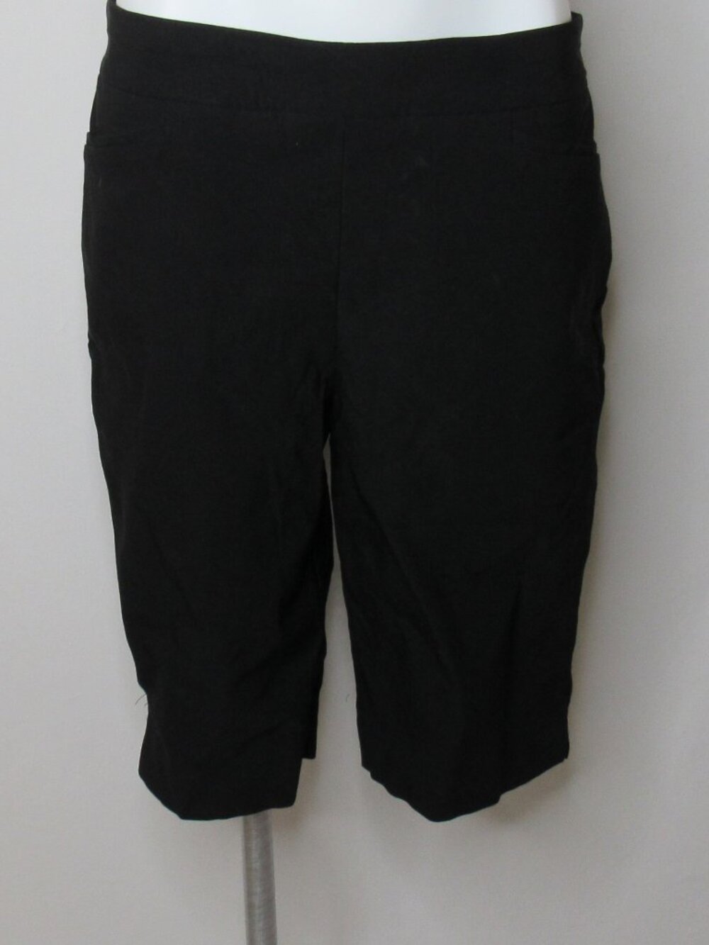 Chico's Black Bermuda Pull On Short 12" Women's 2 = 12